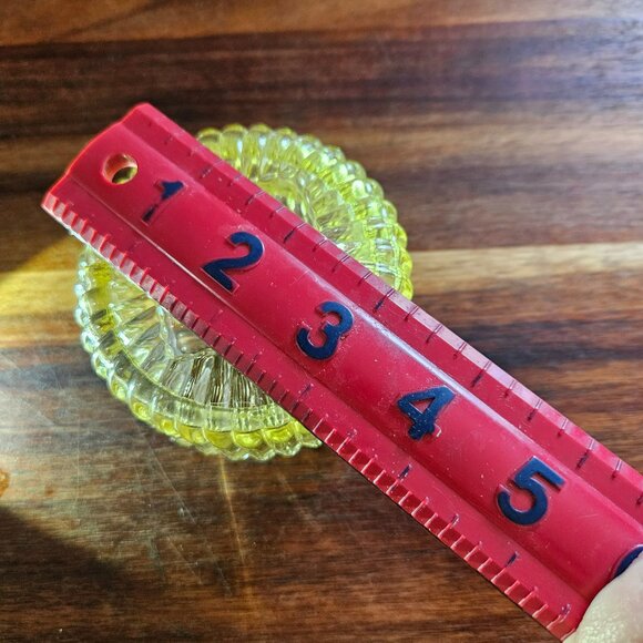 VINTAGE YELLOW GLASS COVERED DISH FOR JEWELRY OR WHAT NOT PRETTY YELLOW COLOR - Picture 6 of 6